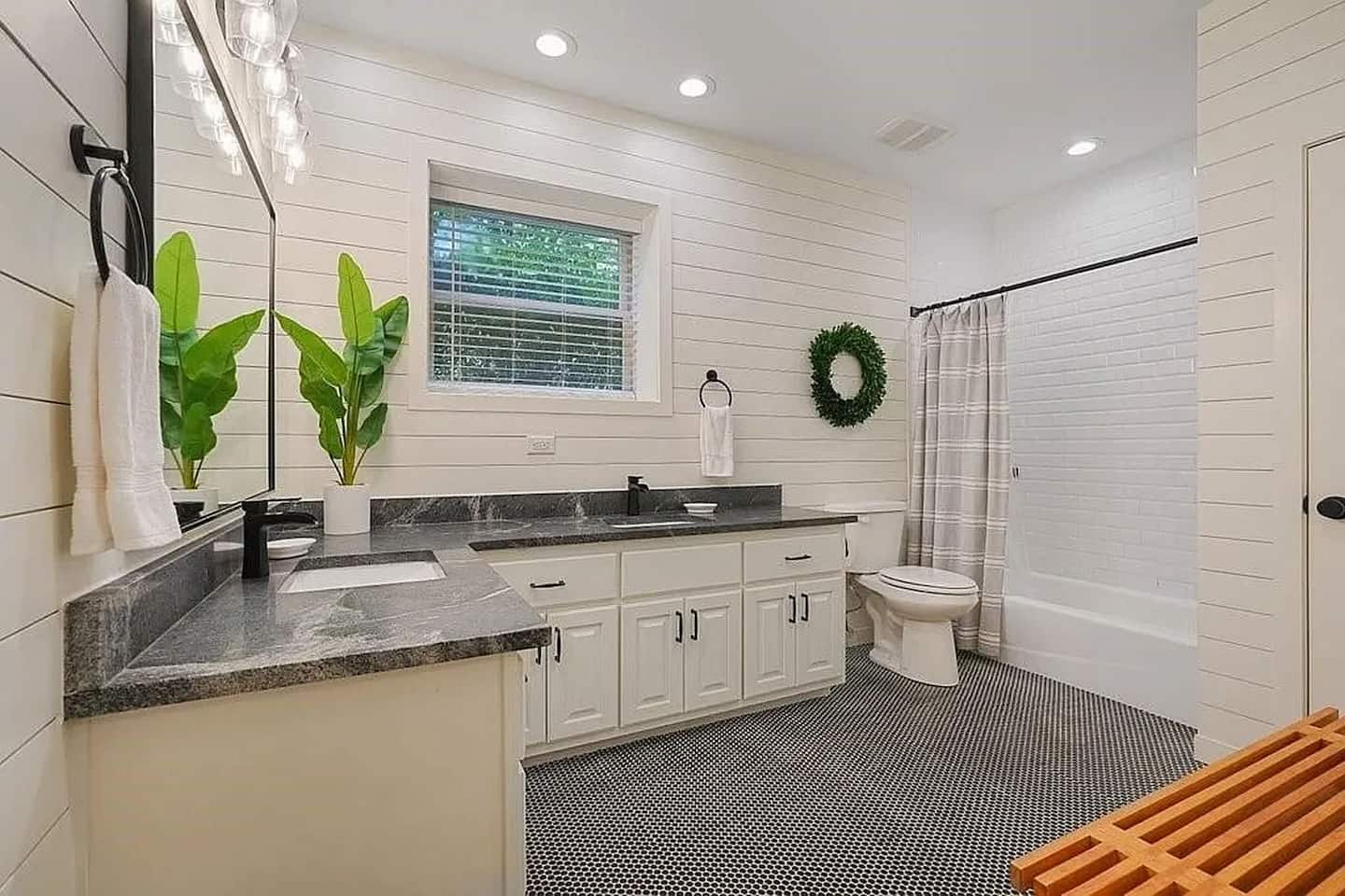 Valley Suite Bathroom